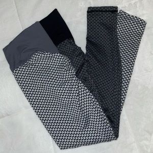 Women’s workout leggings $10/each